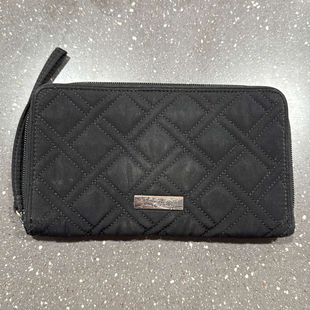 Vera Bradley Black Wallet
Lightweight Zipper Credit Card Compartments